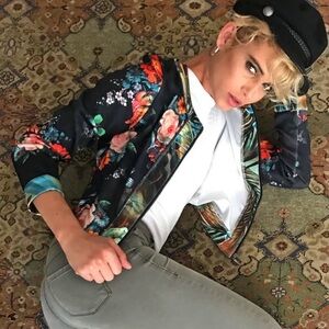 Carmin USA Beautiful Blk & White W/Multi Color Florals Scuba Jacket In Zip Front